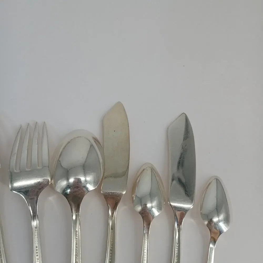 11X Serving Oneida Prestige GRENOBLE Silverplate Spoons Fork Spreaders Ladle Slo